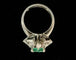 Bague 56 Bague en or blanc 18 carats avec émeraude 2,20 ct et diamants 2,20 ct 58 Facettes