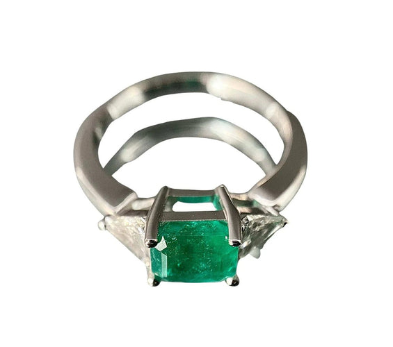 Bague 53 Bague moderne en or blanc 18 carats, émeraude et diamants 58 Facettes