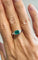 Bague 53 Bague moderne en or blanc 18 carats, émeraude et diamants 58 Facettes