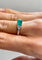 Bague 53 Bague moderne en or blanc 18 carats, émeraude et diamants 58 Facettes