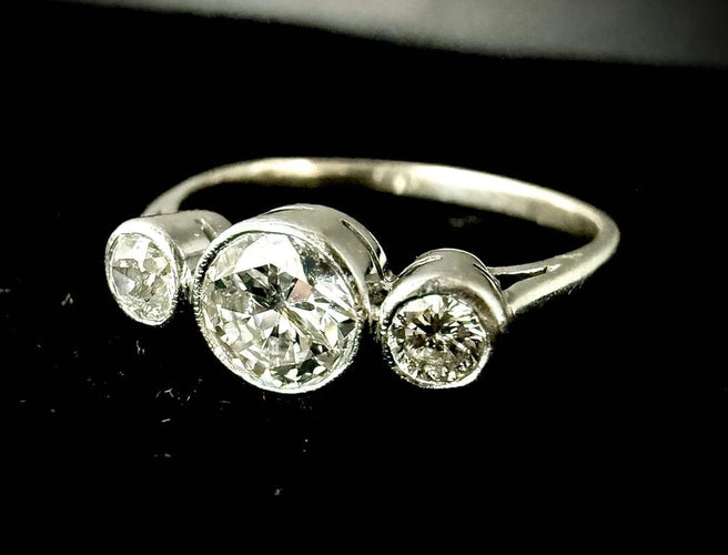 Bague 60 Bague ancienne en or blanc 18 carats avec diamants 1 ct 58 Facettes