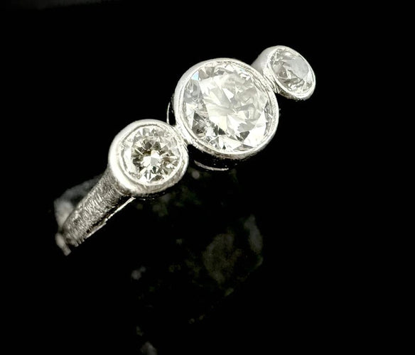 Bague 60 Bague ancienne en or blanc 18 carats avec diamants 1 ct 58 Facettes