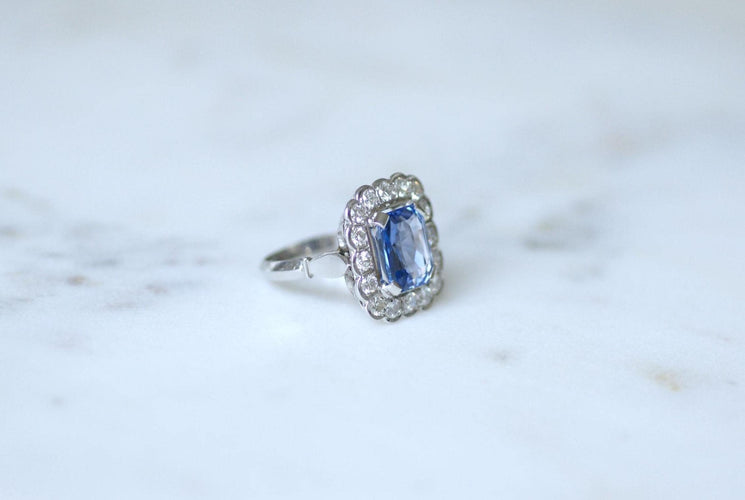 Bague Art Déco - Bague marguerite en or blanc saphir de Ceylan et diamants 58 Facettes