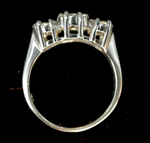 Bague 60 Bague trio de fleurs en or blanc 18 carats et diamants 58 Facettes
