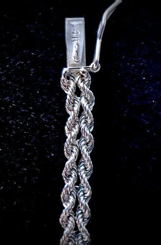 Bracelet Bracelet torsadé en or blanc 14 carats et diamants 58 Facettes