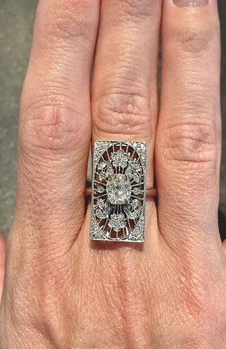 Bague 54 Bague rectangulaire en platine sertie de diamants 58 Facettes