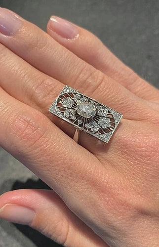 Bague 54 Bague rectangulaire en platine sertie de diamants 58 Facettes