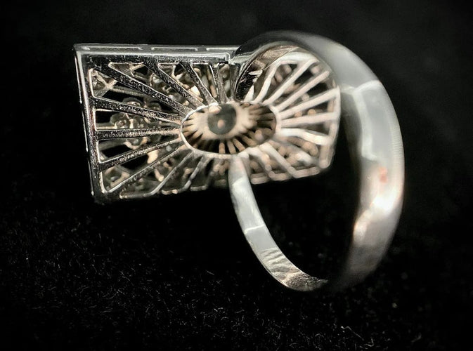 Bague 54 Bague rectangulaire en platine sertie de diamants 58 Facettes