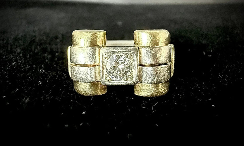 Bague 54 Bague Tank sertie d’un diamant en or jaune 18 carats 58 Facettes