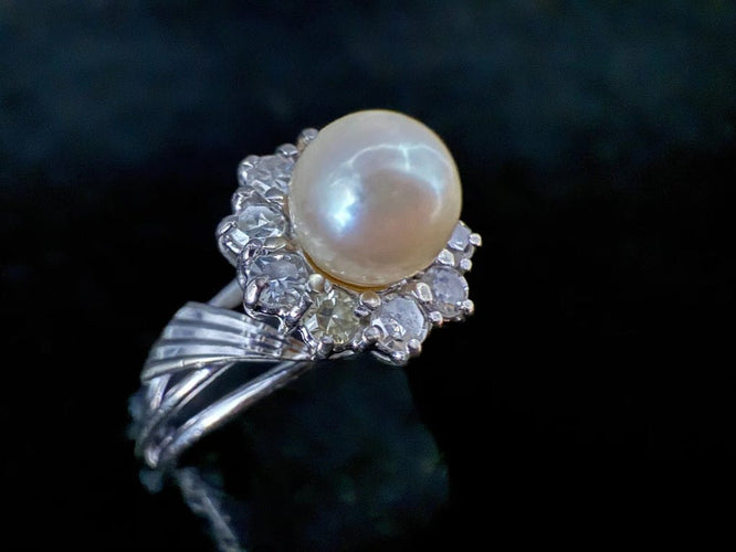 Bague 54.5 Bague en or blanc 18 carats avec perle blanche et diamants 58 Facettes