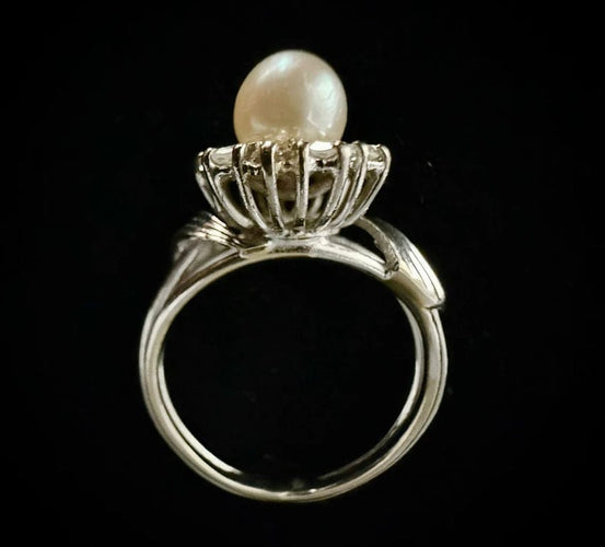 Bague 54.5 Bague en or blanc 18 carats avec perle blanche et diamants 58 Facettes