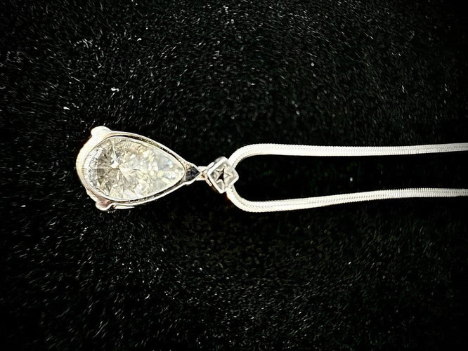 Pendentif Pendentif diamant taille poire 5 ct et diamant brillant 0,08 ct 58 Facettes