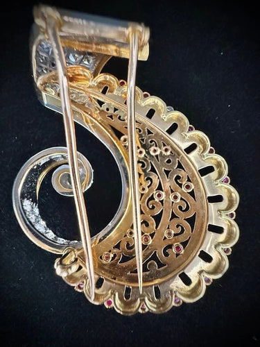 Broche Broche note de musique en or jaune et blanc avec diamants et rubis 58 Facettes