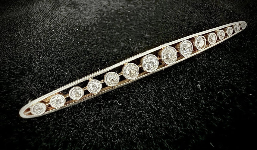 Broche Broche barrette ancienne en argent sur or jaune 18 carats et diamants 58 Facettes