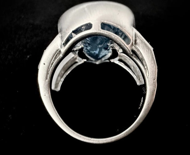 Bague 58 Bague en or blanc 18 carats sertie d’une topaze et diamants 58 Facettes