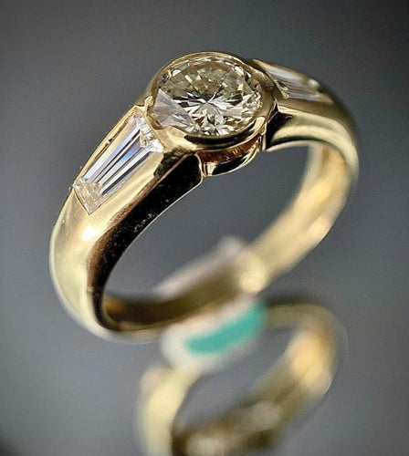 Bague 54 Bague en or jaune 18 carats avec diamants taille brillant et trapèze 58 Facettes