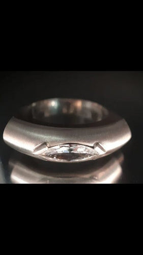 Bague 54.5 Bague en or blanc 18 carats avec diamant marquise 1 carat 58 Facettes