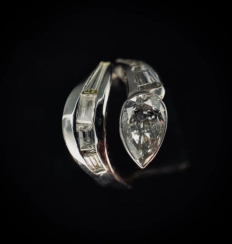 Bague 55 Bague serpent en or blanc 18 carats avec diamant poire 1,25 ct 58 Facettes