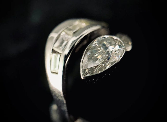 Bague 55 Bague serpent en or blanc 18 carats avec diamant poire 1,25 ct 58 Facettes