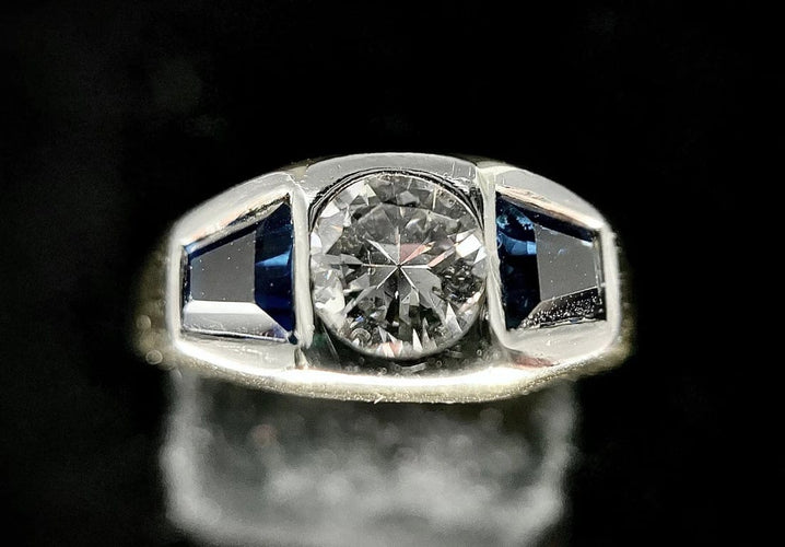 Bague 55 Bague sertie de diamants et saphirs en or blanc 18 carats 58 Facettes