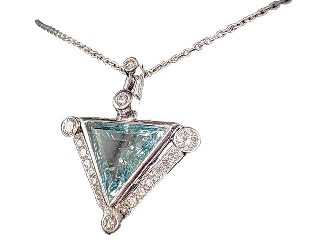 Pendentif Pendentif en or blanc 18 carats avec diamant bleu 4,50 ct 58 Facettes