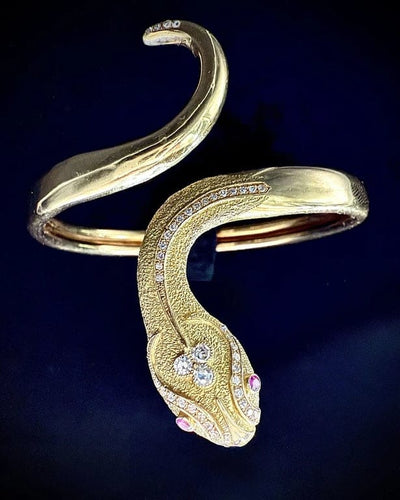 Bracelet Bracelet esclave serpent en or jaune 18 carats, diamants et rubis 58 Facettes