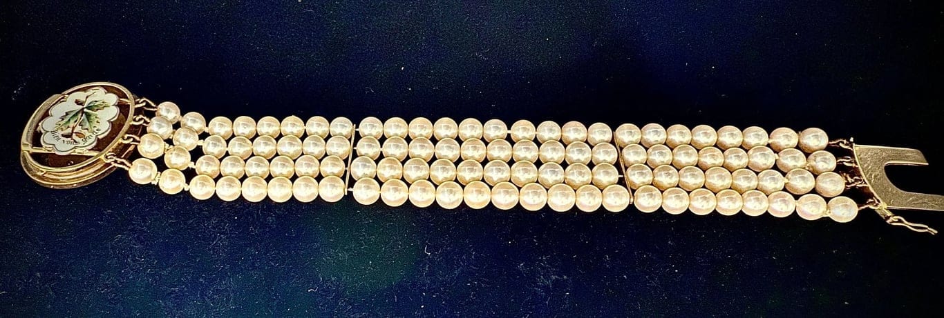 Bracelet Bracelet XIXe siècle en or jaune 18 carats, émail rouge et diamants 58 Facettes