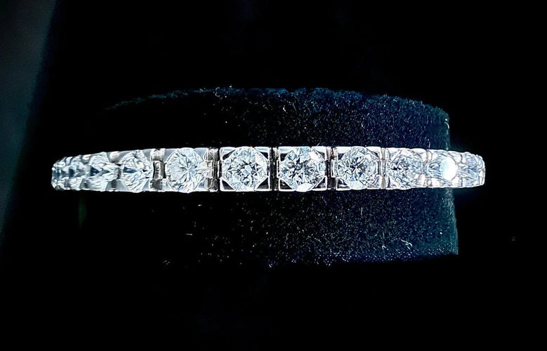 Bracelet Bracelet rivière en or blanc 18 carats et diamants 7,50 ct 58 Facettes