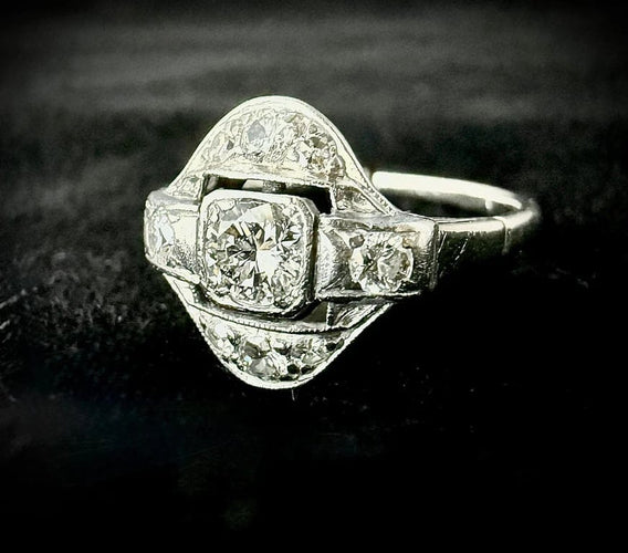 Bague 53 Bague Art déco en or blanc 18 carats sertie de diamants 0,80 ct 58 Facettes