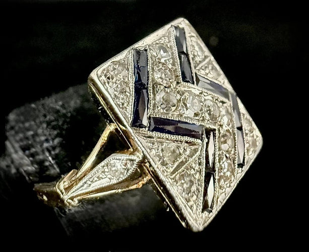 Bague 56.5 Bague Art déco en or jaune et blanc 18 carats, saphirs et diamants 58 Facettes