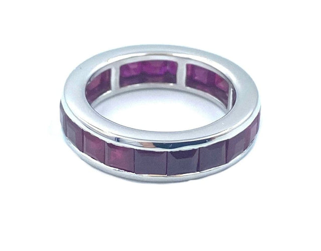 Bague 53 Dhamani - Alliance rail en or blanc 18K et rubis 58 Facettes