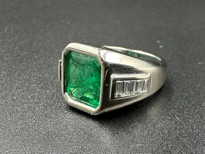 Bague 49 Bague vintage en or blanc 18K avec émeraude et diamants 58 Facettes