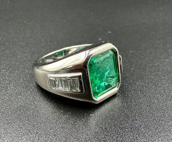 Bague 49 Bague vintage en or blanc 18K avec émeraude et diamants 58 Facettes