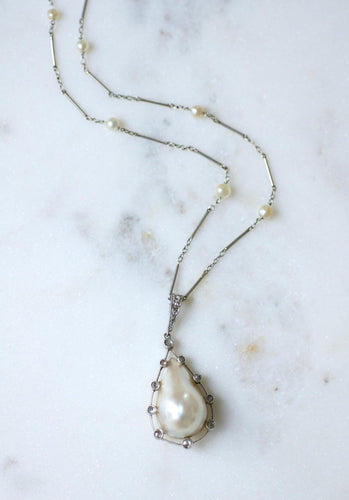 Collier Collier Art déco pendentif goutte en platine, or jaune 18k, perle mabé et diamants 58 Facettes