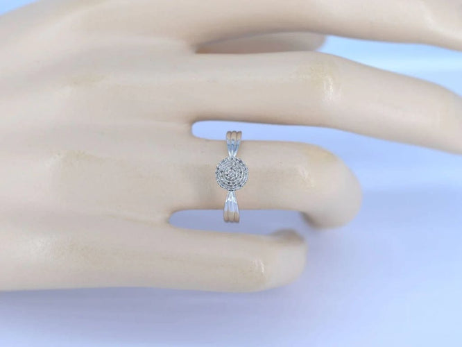 Bague 54 Bague entourage en or blanc 14 carats avec diamants 58 Facettes 2001