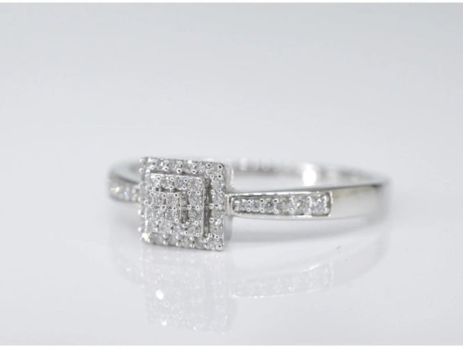 Bague 54 Bague entourage en or blanc 14 carats avec diamants 58 Facettes 2007
