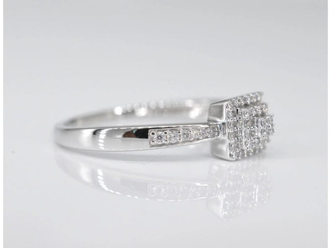Bague 54 Bague entourage en or blanc 14 carats avec diamants 58 Facettes 2007