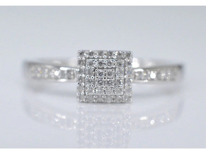 Bague 54 Bague entourage en or blanc 14 carats avec diamants 58 Facettes 2007