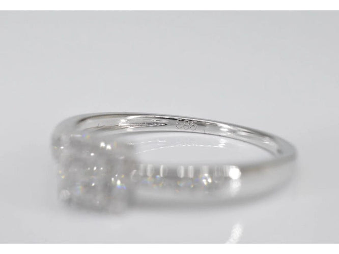 Bague 54 Bague entourage en or blanc 14 carats avec diamants 58 Facettes 2007