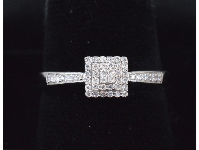 Bague 54 Bague entourage en or blanc 14 carats avec diamants 58 Facettes 2007