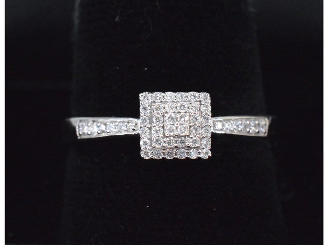 Bague 54 Bague entourage en or blanc 14 carats avec diamants 58 Facettes 2007