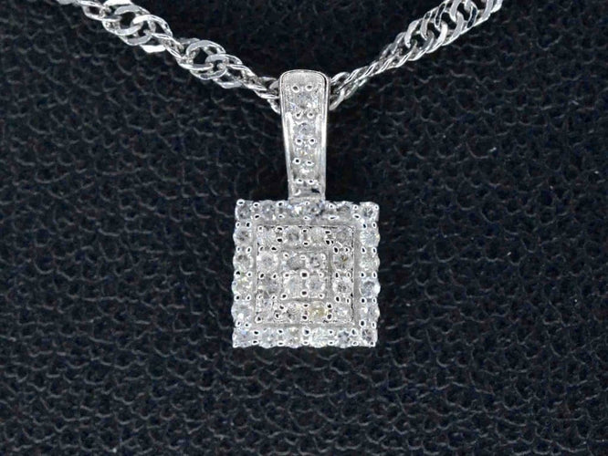Pendentif Pendentif en or blanc 14 carats avec diamants 58 Facettes 2024