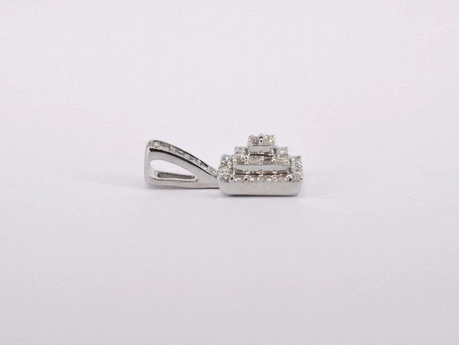 Pendentif Pendentif en or blanc 14 carats avec diamants 58 Facettes 2024