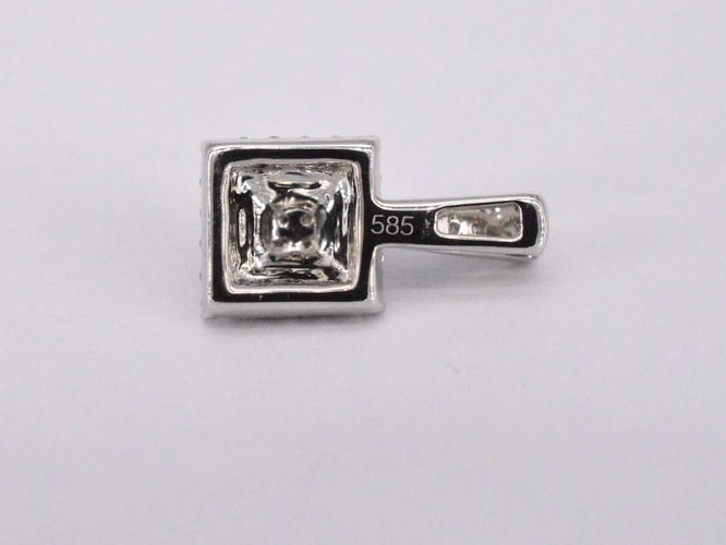 Pendentif Pendentif en or blanc 14 carats avec diamants 58 Facettes 2024