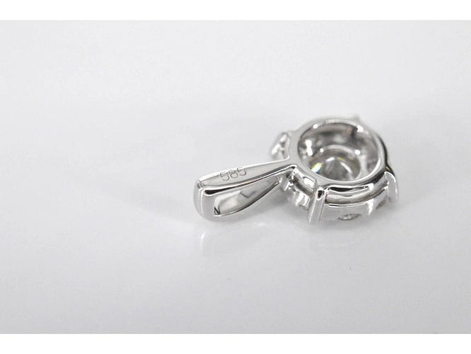 Pendentif Pendentif en or blanc 14 carats avec diamants 58 Facettes 2074