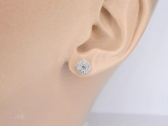Boucles d'oreilles Boucles d'oreilles en or blanc 14 carats avec diamants taille brillant 58 Facettes 2075