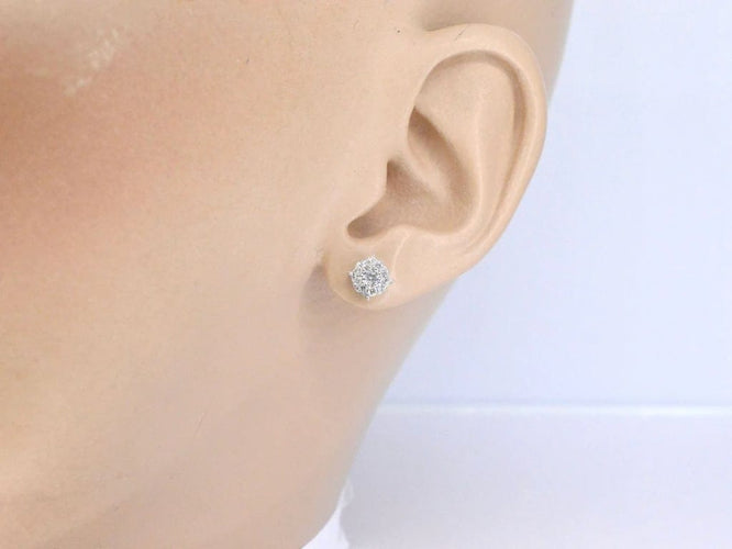 Boucles d'oreilles Boucles d'oreilles en or blanc 14 carats avec diamants taille brillant 58 Facettes 2075