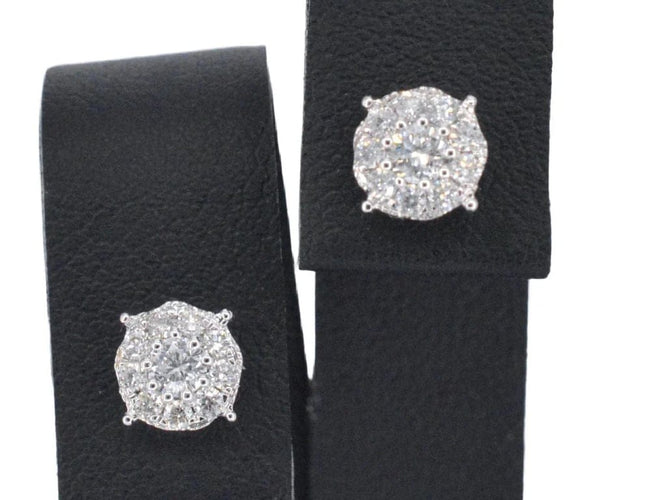 Boucles d'oreilles Boucles d'oreilles en or blanc 14 carats avec diamants taille brillant 58 Facettes 2075