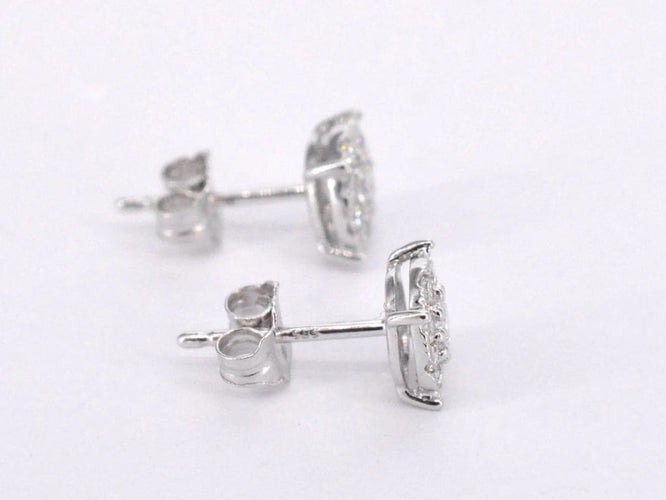 Boucles d'oreilles Boucles d'oreilles en or blanc 14 carats avec diamants taille brillant 58 Facettes 2075