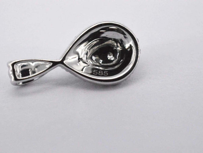 Pendentif Pendentif goutte en or blanc 14 carats avec diamant 58 Facettes 2077
